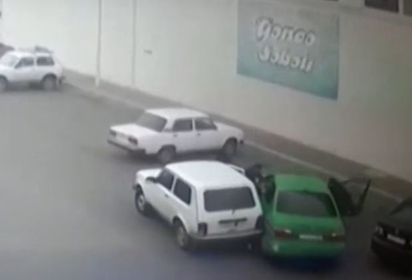 Gəncədə polisin yaralanması ilə nəticələnən əməliyyatın görüntüsü
